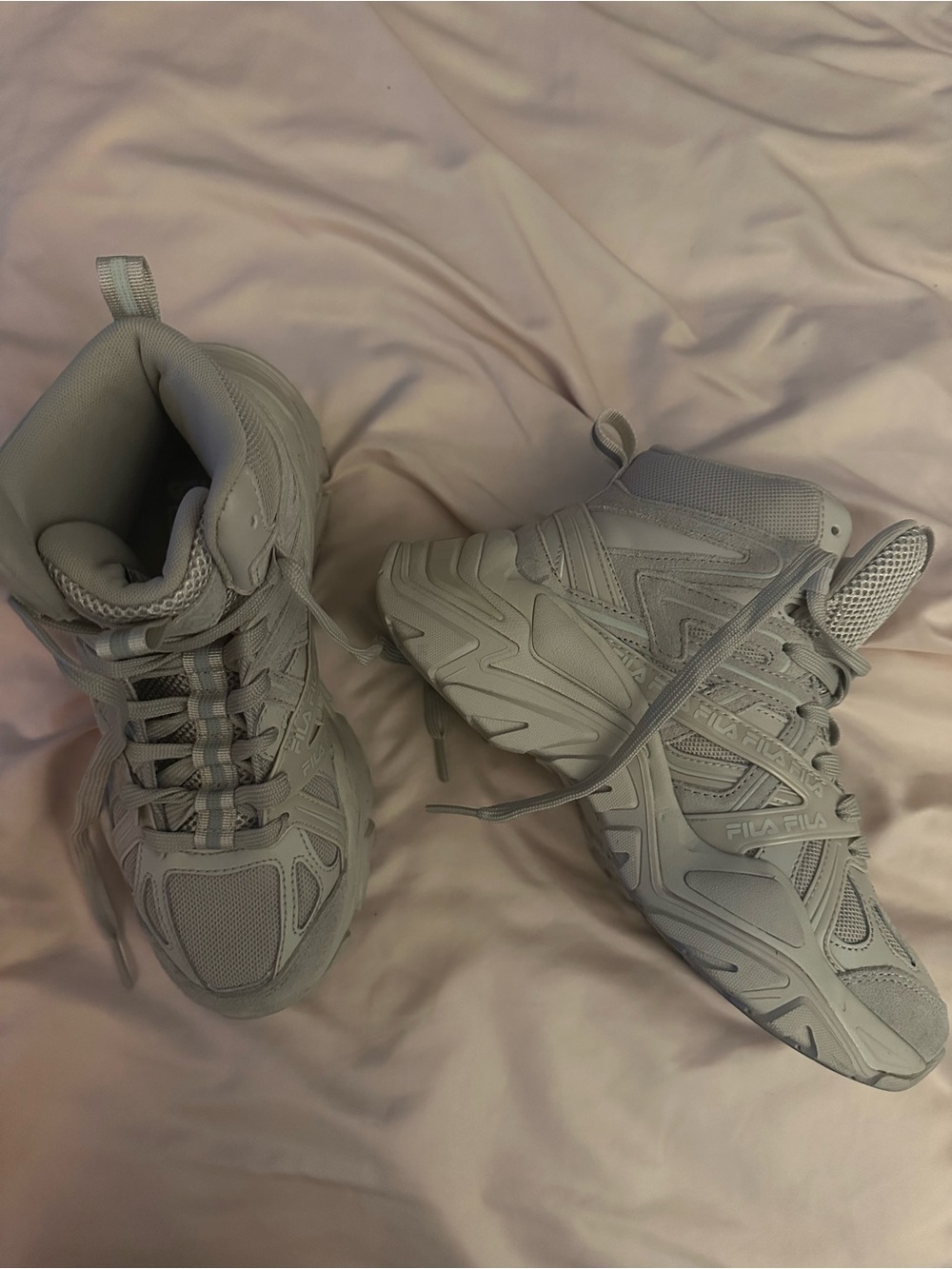 FILA | Electrove 2 High-Top Sneakers in Cream and Light Gray - Picture 4 of 11
